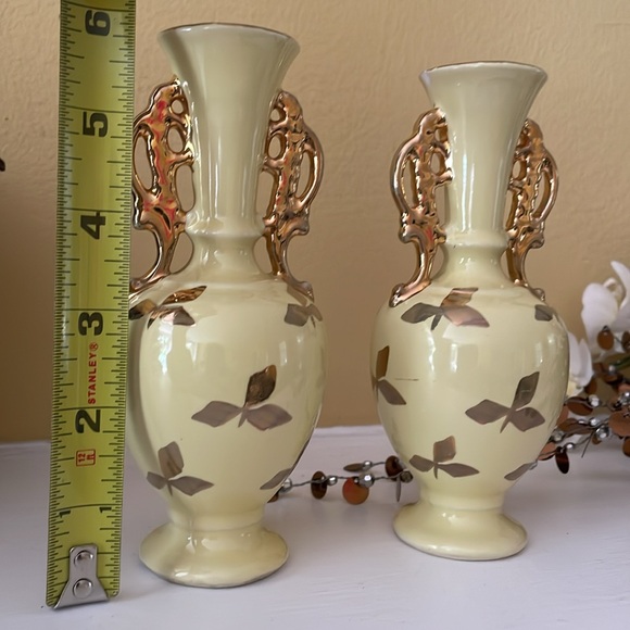 Two matching Vintage Le Pere Pottery yellow bud vases with gold luster details. - Picture 5 of 6